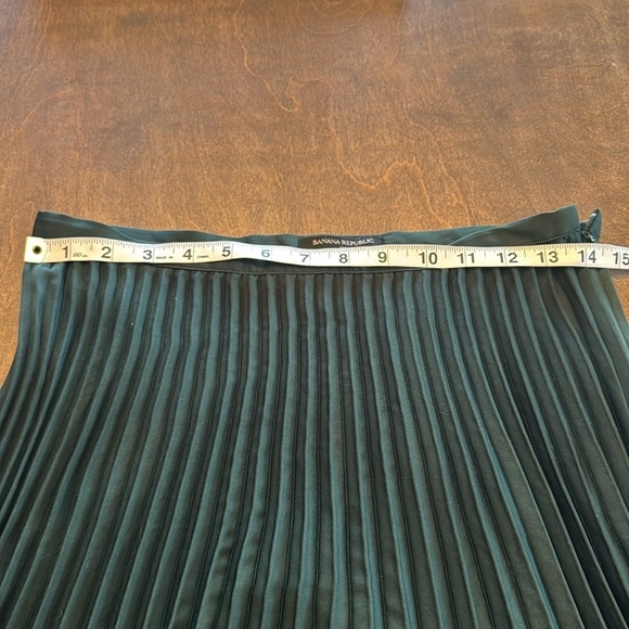 Banana Republic Size 6 Pleated Skirt - Picture 5 of 8